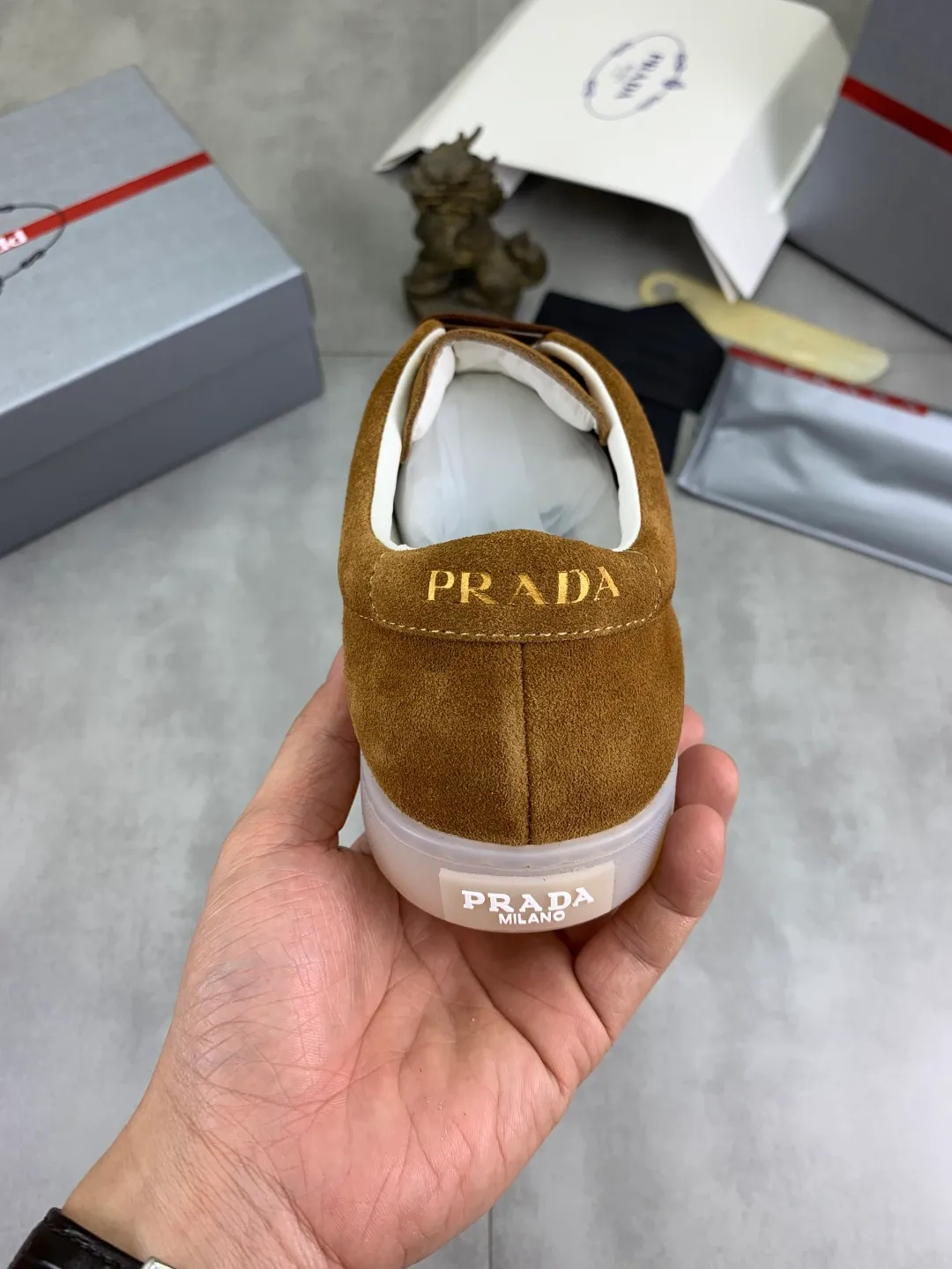 Men's shoes 💰P540💰【New model】The hot model is on the official website, 🆘 The trendy brand (Prada) mainly promotes the hot model, the avant-garde and versatile fashion men's shoes are privately modeled, the cowhide surface is spliced 1:1.. The fashion is simple, the original imported cowhide lining and the cowhide feet; the atmosphere and personality are more fashionable, eye-catching and pursuing class. It will subvert the old idea and be a must-have for fashion trendsetters with you! Must keep it for yourself! Tall and comfortable, large and low, high-end quality workmanship. Size: 38-45; 3️⃣colors available.